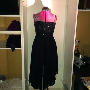 Size: L Forever 21 Sequined Black High Low Dress
